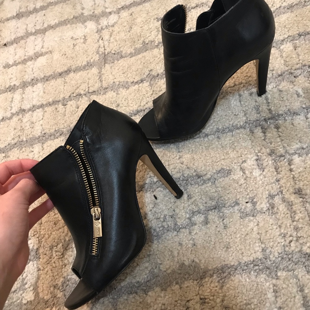 Zipup heeled ankle booties